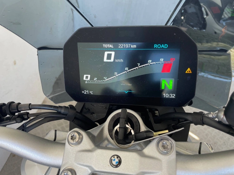 5 - BMW Motorrad R F 900 R Abs