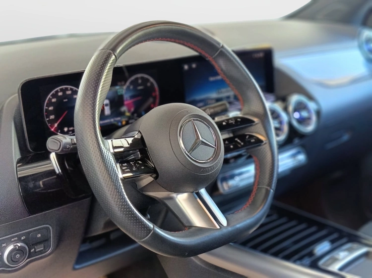 17 - Mercedes-Benz GLA 180 d AMG Line Advanced Plus auto