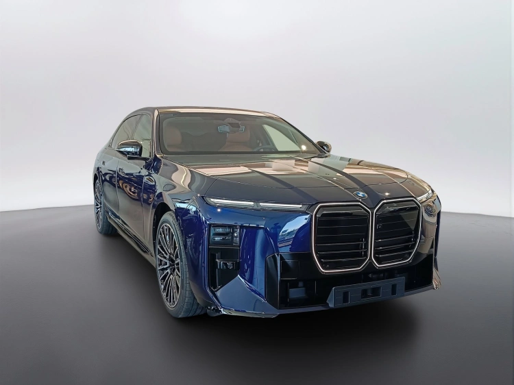 2 - BMW Serie 7 BMW i7 60 xDrive Berlina