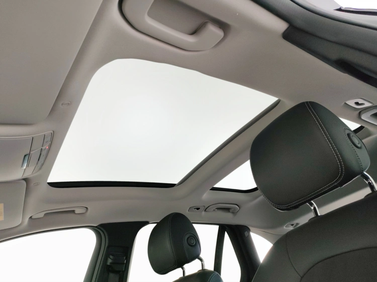 13 - Mercedes-Benz GLC 220 d Premium 4matic auto