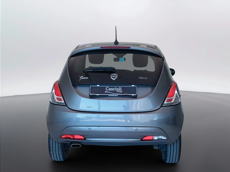 6 - Lancia Ypsilon Ypsilon 1.0 firefly hybrid Gold s&s 70cv