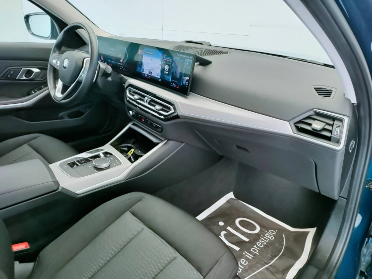 11 - BMW Serie 3 320d Touring mhev 48V xdrive auto