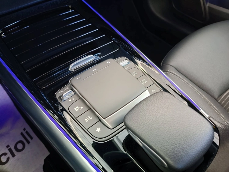 17 - Mercedes-Benz GLA 180 d Sport Plus auto