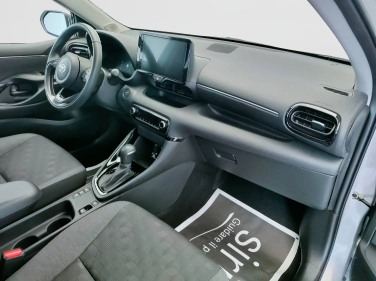 12 - Toyota Yaris Yaris 1.5h Trend