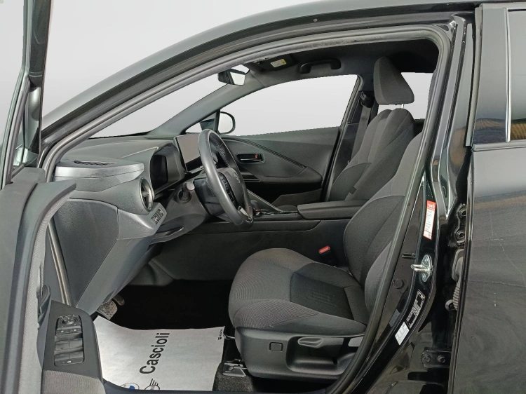 8 - Toyota C-HR C-HR 1.8 hv Trend fwd e-cvt