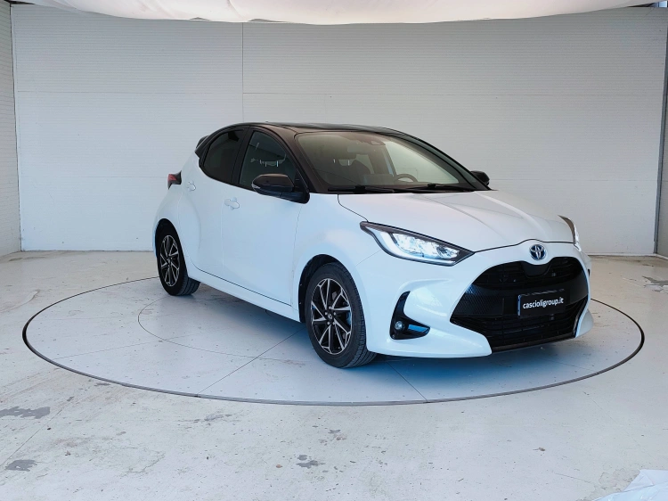 3 - Toyota Yaris Yaris 1.5h Style