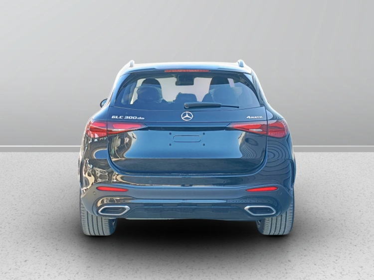 5 - Mercedes-Benz GLC 300 de 4MATIC