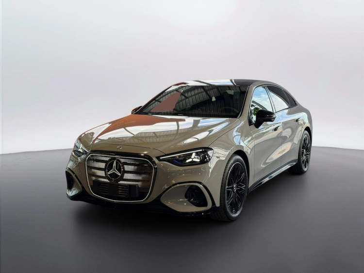 21 - Mercedes-Benz Classe C 400 4MATIC con tecnologia EQ