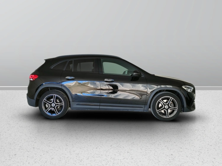 7 - Mercedes-Benz GLA 200 d Premium 4matic auto