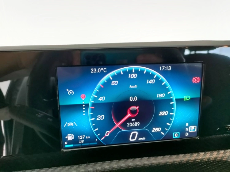 15 - Mercedes-Benz Classe A 180 d Business Extra auto