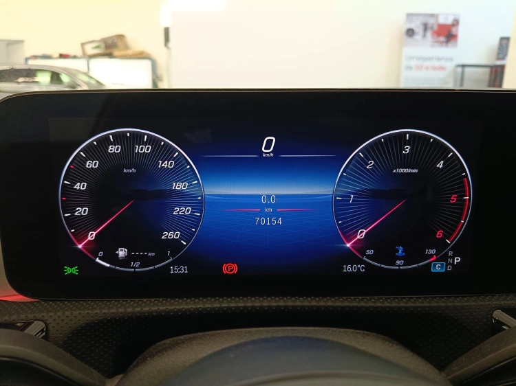 12 - Mercedes-Benz Classe A 180 d AMG Line Advanced Plus auto