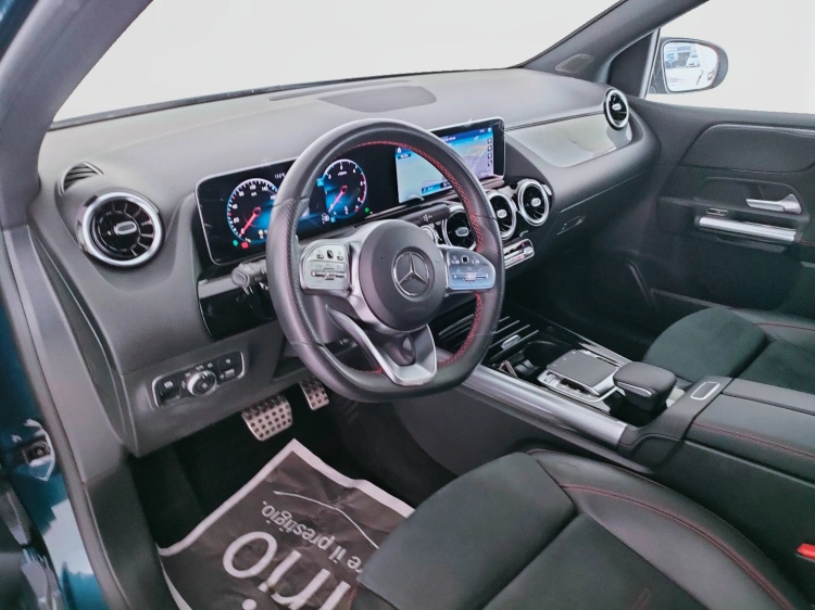 16 - Mercedes-Benz Classe B 180 d Premium auto