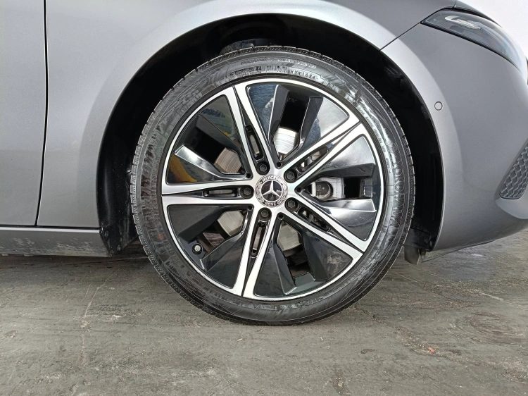 17 - Mercedes-Benz Classe A 180 d Progressive Advanced auto
