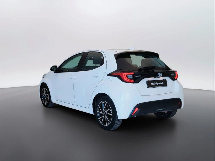 8 - Toyota Yaris Yaris 1.5h Trend