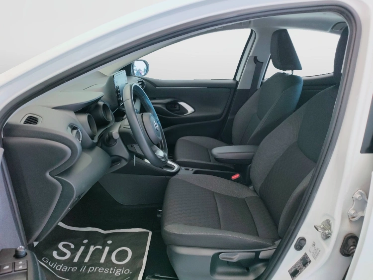 18 - Toyota Yaris TOYOTA Yaris 1.5 Hybrid 5 porte Trend