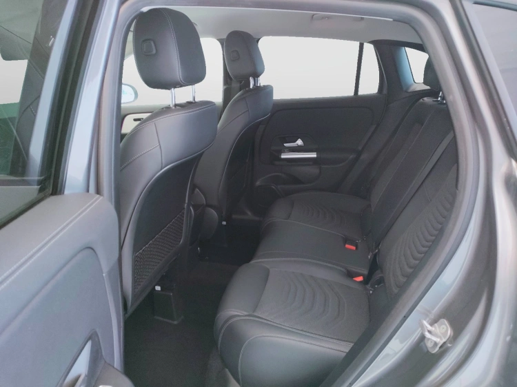 13 - Mercedes-Benz GLA 180 d Progressive Advanced Plus auto