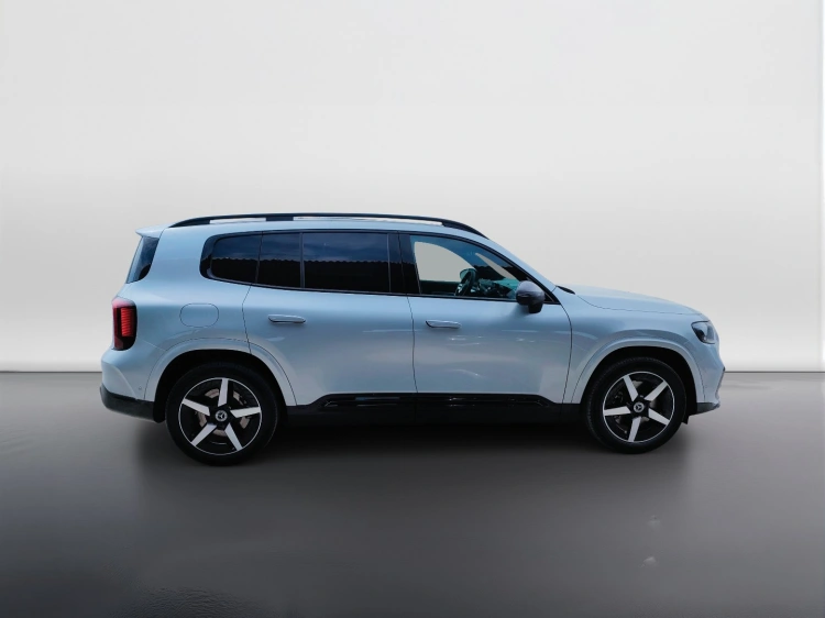 7 - Mercedes-Benz GLB 350 4MATIC con tecnologia EQ