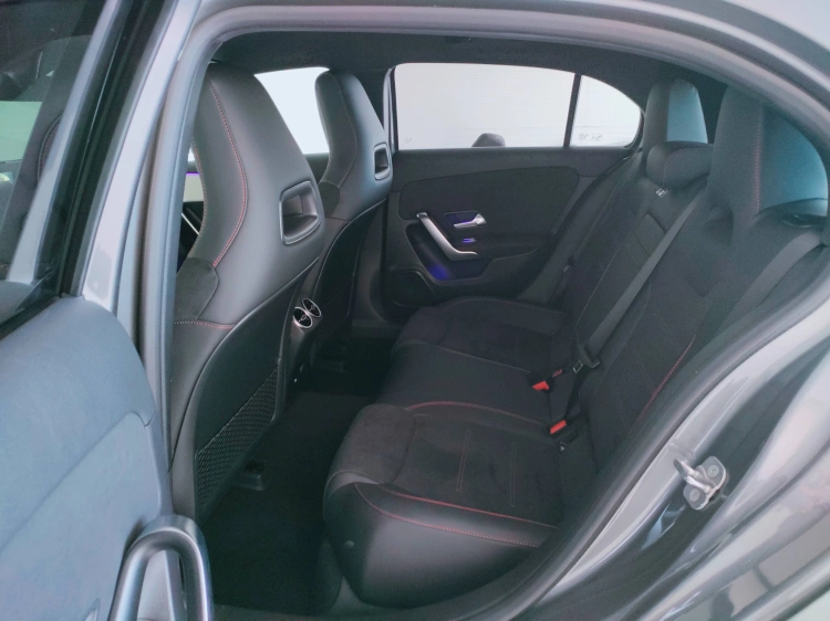 10 - Mercedes-Benz Classe A 200 d Automatic