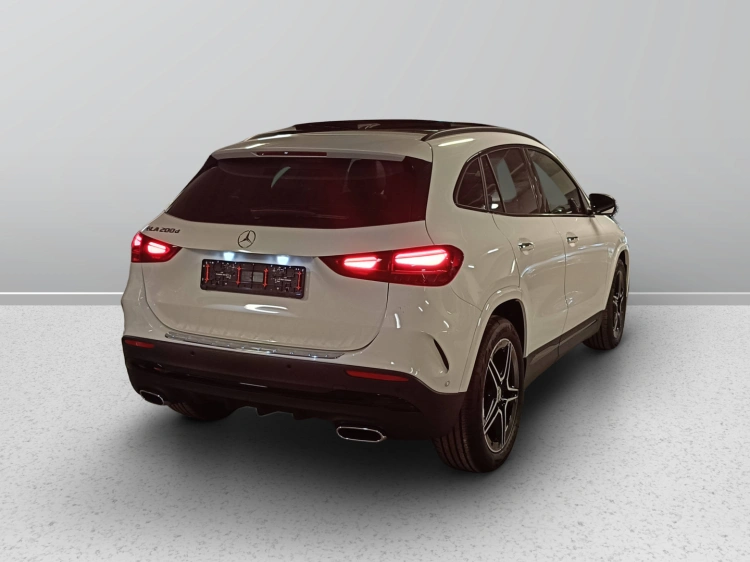 5 - Mercedes-Benz GLA 200 d automatic