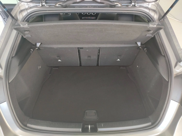 5 - Mercedes-Benz Classe A 200 d Premium auto