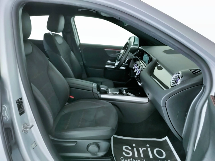 9 - Mercedes-Benz GLA 180 d Premium auto