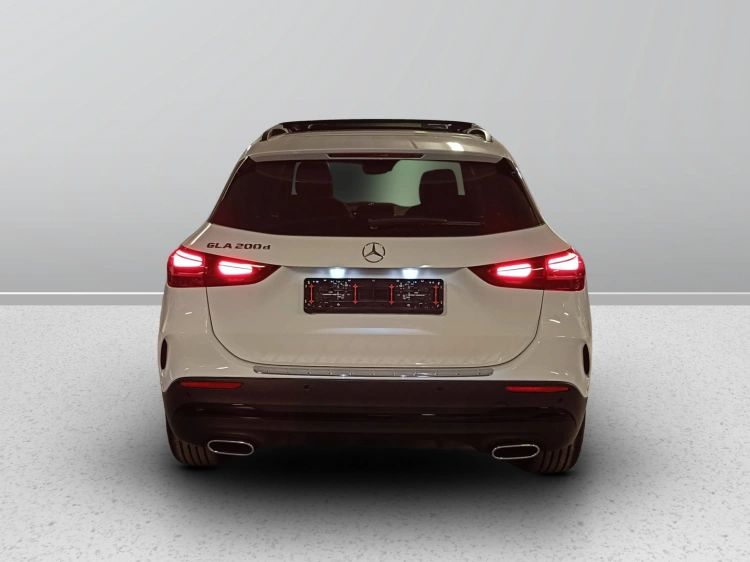 4 - Mercedes-Benz GLA 200 d automatic