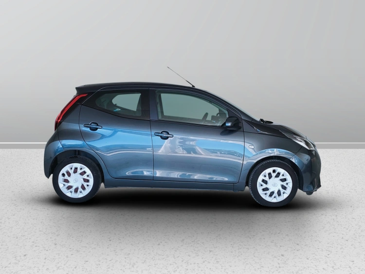 7 - Toyota Aygo Aygo 5p 1.0 x-play m-mt 72cv