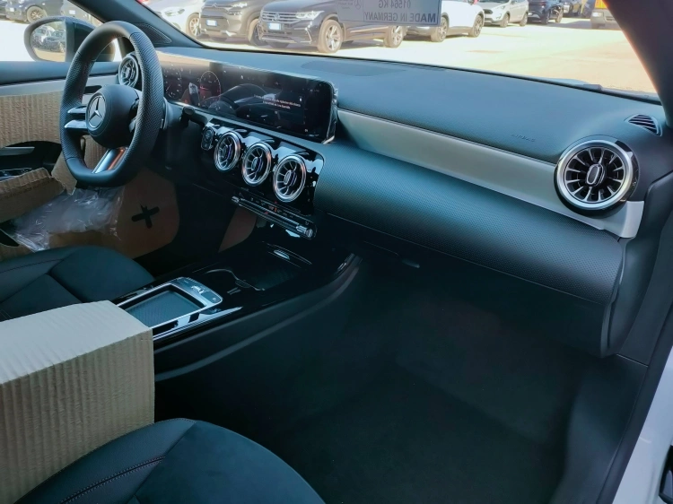 9 - Mercedes-Benz Classe A 180 d Automatic