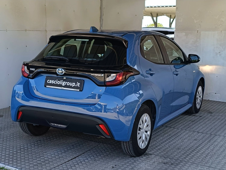 4 - Toyota Yaris Yaris 1.5h Active