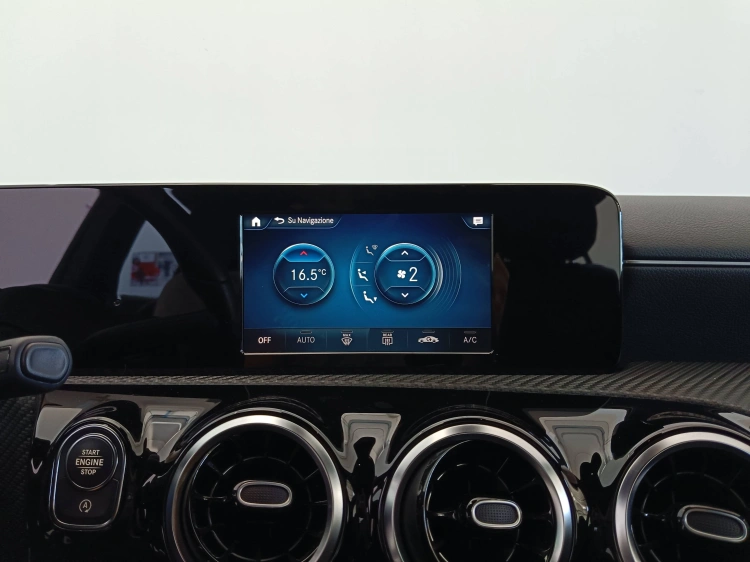 14 - Mercedes-Benz Classe A 180 d Business Extra auto