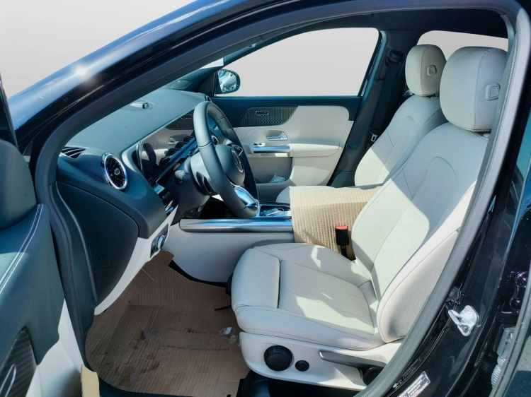 11 - Mercedes-Benz GLA 180 Automatic
