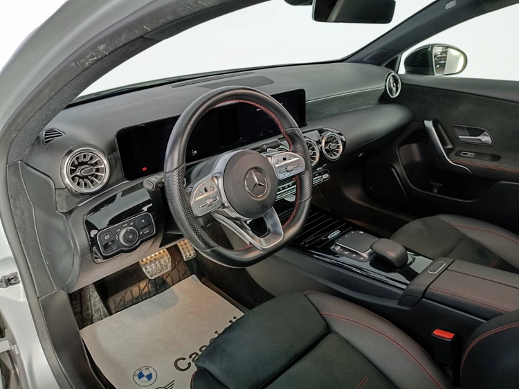 8 - Mercedes-Benz Classe A 180 d Premium auto