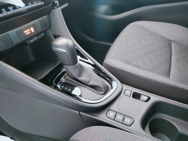 12 - Toyota Yaris Yaris 1.5h Trend