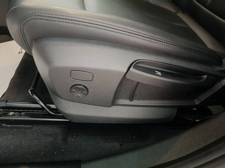 17 - BMW X1 X1 sdrive18d xLine Plus auto
