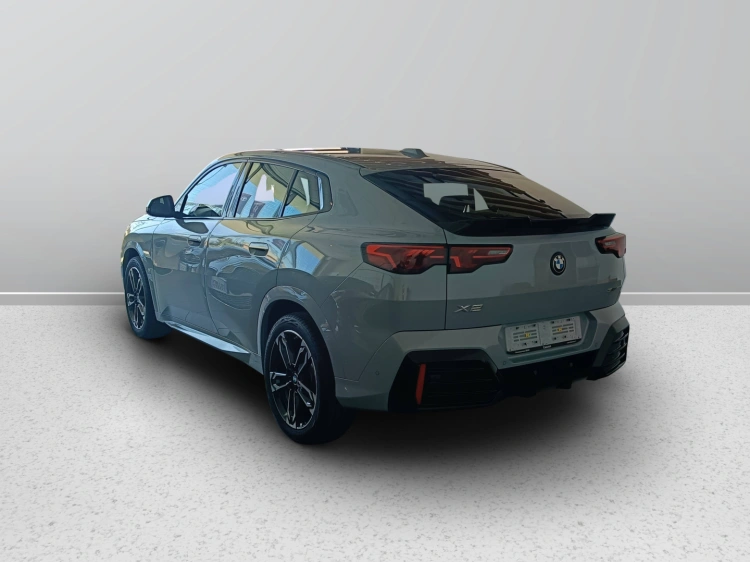 4 - BMW X2 BMW X2 sDrive18d