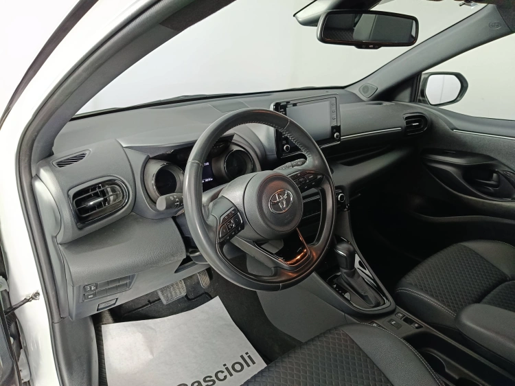 7 - Toyota Yaris Yaris 1.5h Style