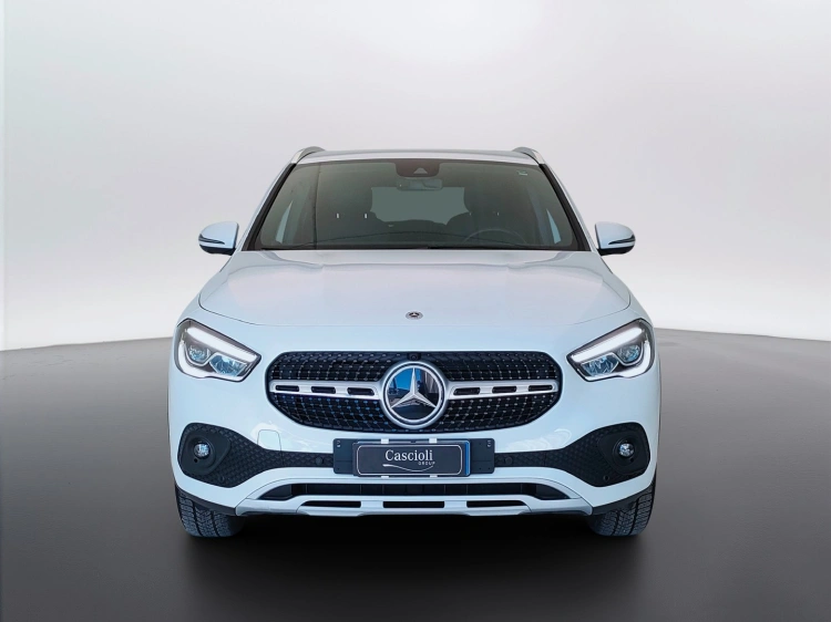 2 - Mercedes-Benz GLA 220 d Sport 4matic auto