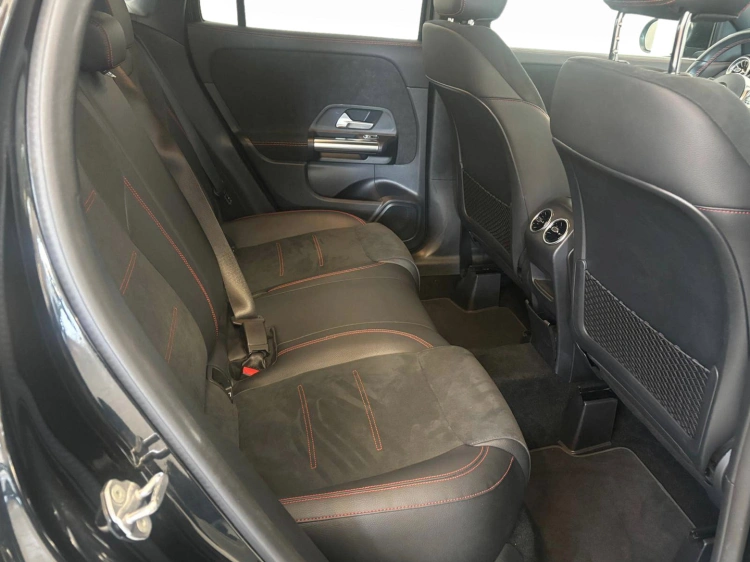 15 - Mercedes-Benz GLA 200 d Premium auto