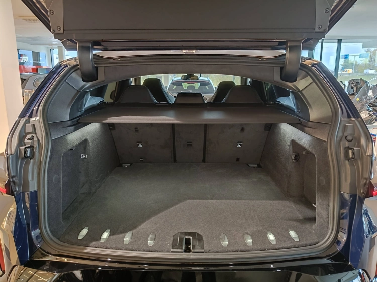 16 - BMW XM BMW XM Label