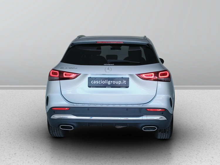 4 - Mercedes-Benz GLA 180 d Premium auto