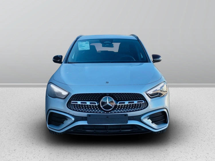 2 - Mercedes-Benz GLA 200 d automatic