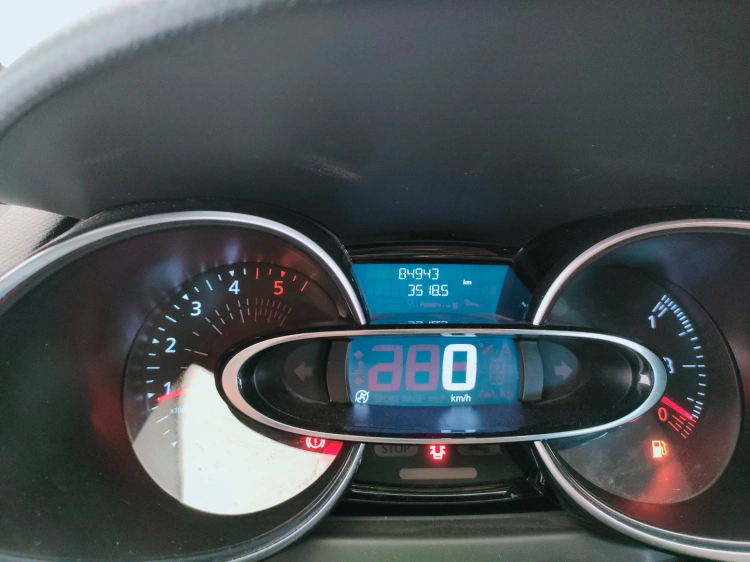 18 - Renault Clio Clio 1.5 dci Moschino Intens 90cv