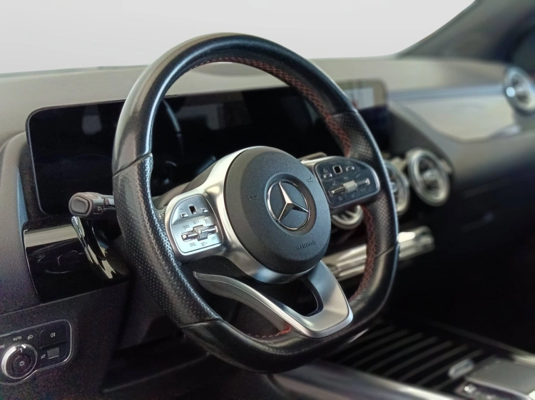 17 - Mercedes-Benz GLA 180 d Premium auto