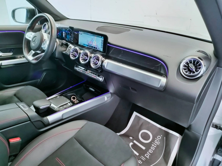 12 - Mercedes-Benz GLB 200 d Premium auto