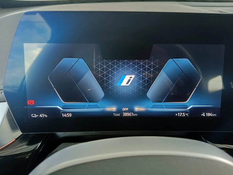 12 - BMW iX1 iX1 edrive 20 X-Line