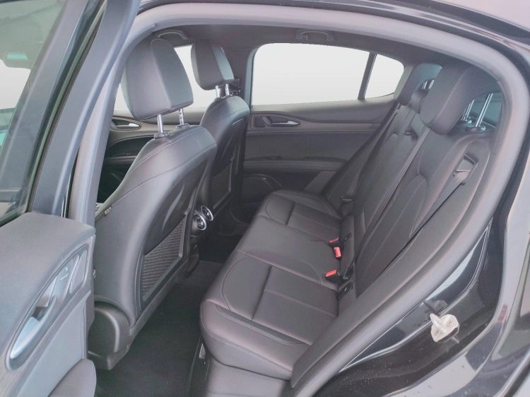 12 - Alfa romeo Stelvio Stelvio 2.2 t Ti rwd 160cv auto