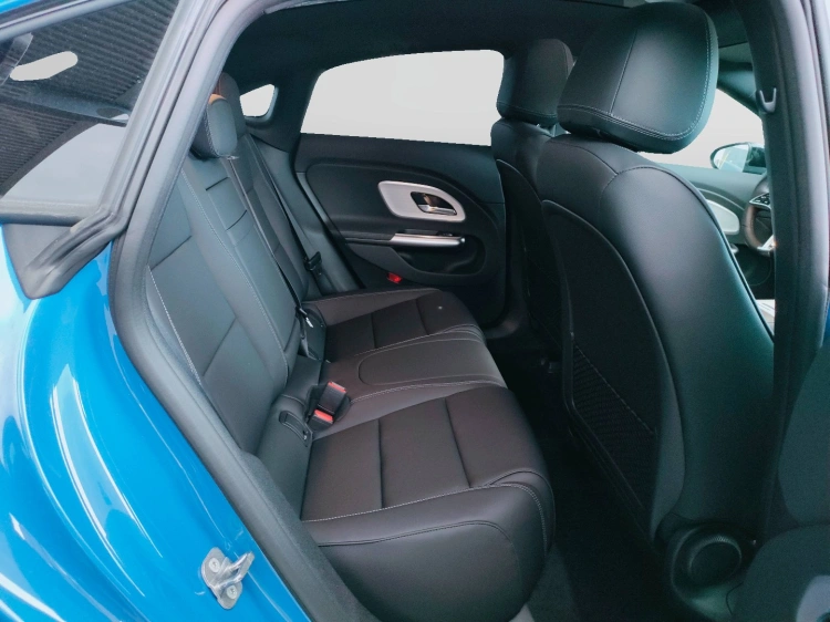 11 - Mercedes-Benz CLA 250+ con tecnologia EQ