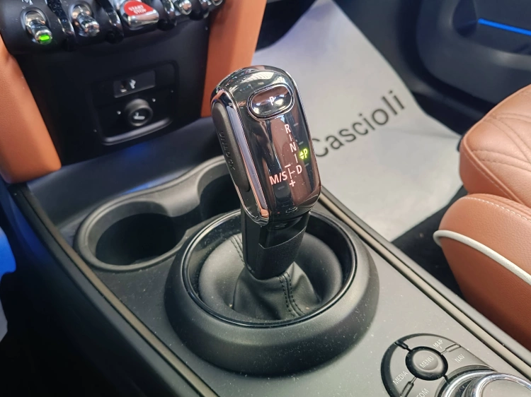 16 - MINI Countryman Mini Countryman 2.0 Cooper SD Essential auto