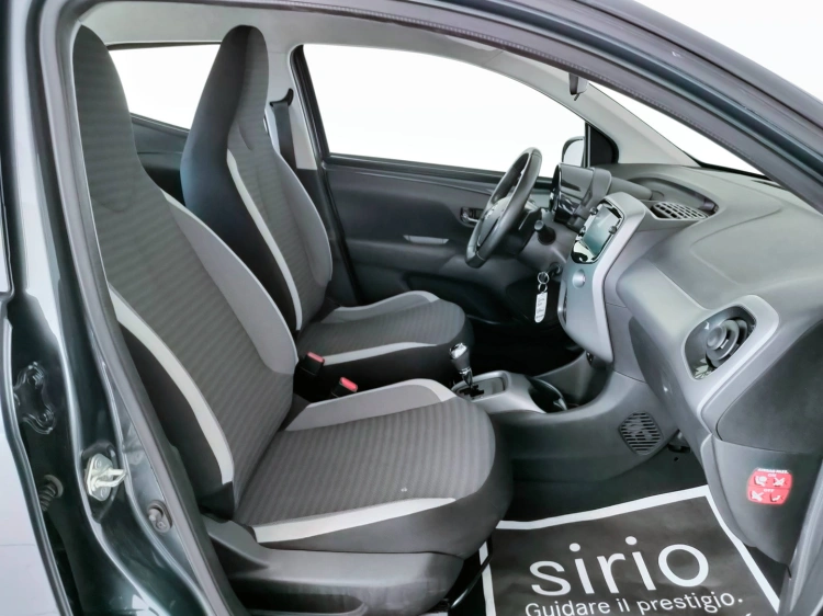 9 - Toyota Aygo Aygo 5p 1.0 x-play m-mt 72cv