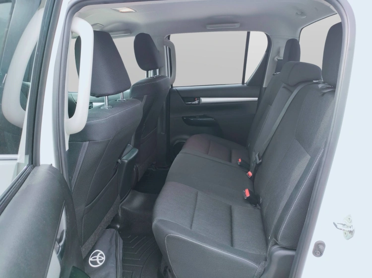 12 - Toyota Hilux Hilux 2.8 d double cab Lounge 4wd
